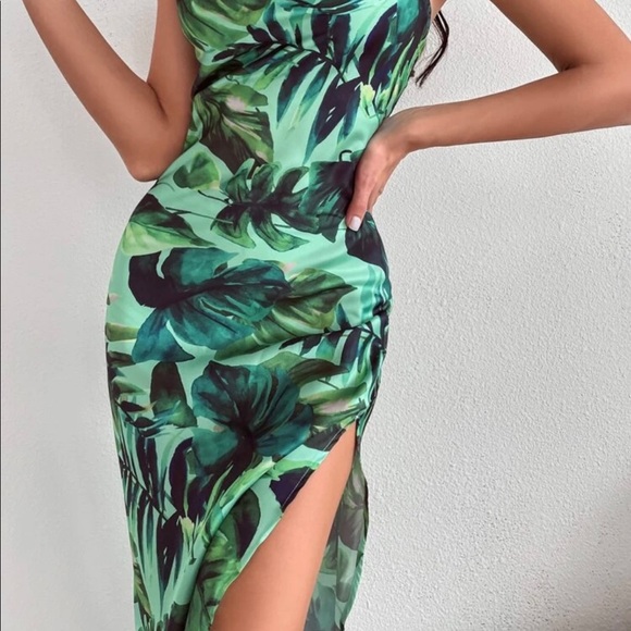 High slit midi dress - Picture 2 of 3